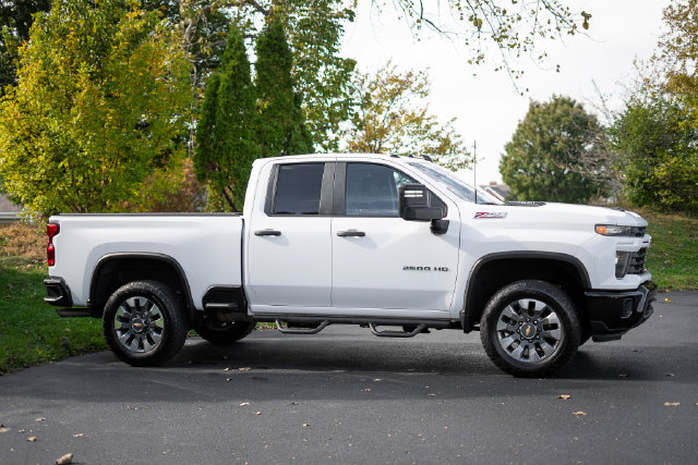 Used 2024 Chevrolet Silverado 2500 Custom w/ Custom Value Package AWD/4WD image 4