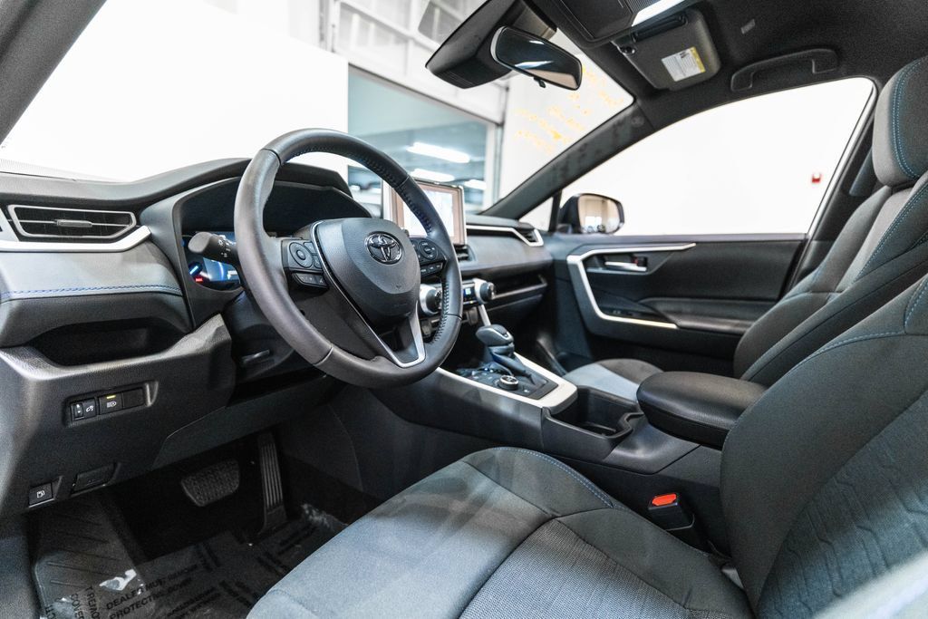 Certified 2025 Toyota RAV4 SE AWD/4WD image 4