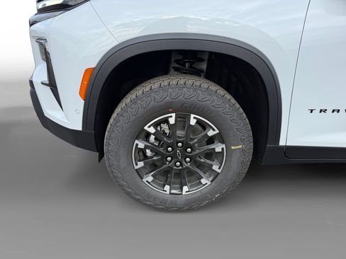 New 2026 Chevrolet Traverse Z71 w/ Enhanced Driving Package image 9