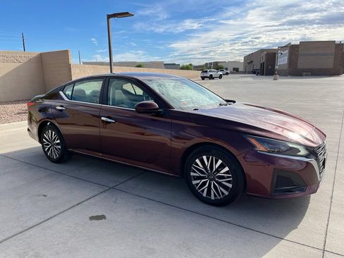 Used 2023 Nissan Altima 2.5 SV w/ SV Premium Package FWD image 5