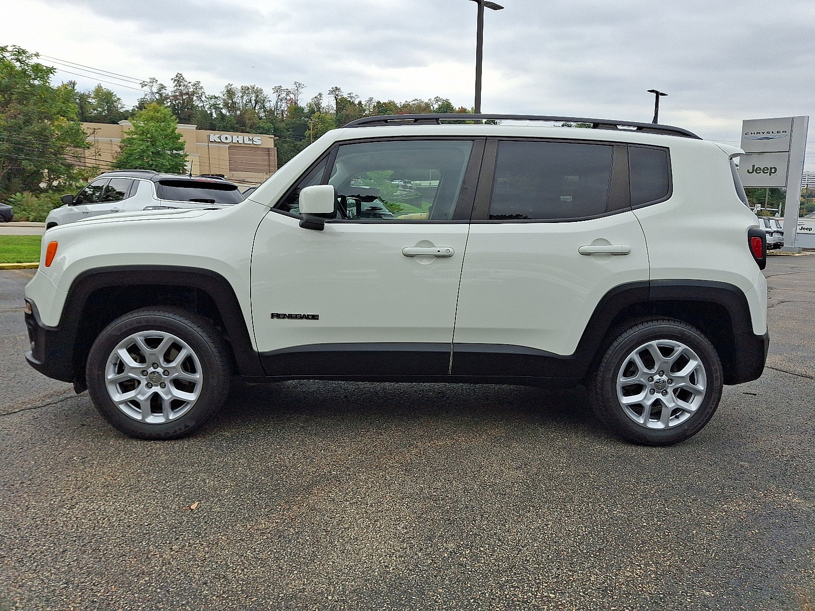 Certified 2018 Jeep Renegade Latitude AWD/4WD image 7