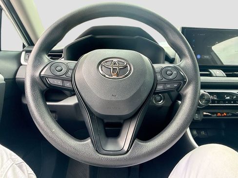 Used 2025 Toyota RAV4 XLE AWD/4WD image 12