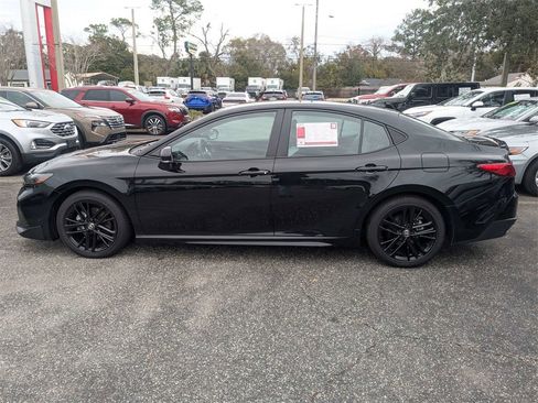 Used 2025 Toyota Camry LE image 7