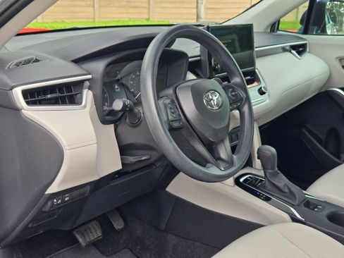 Used 2025 Toyota Corolla Cross L FWD image 12