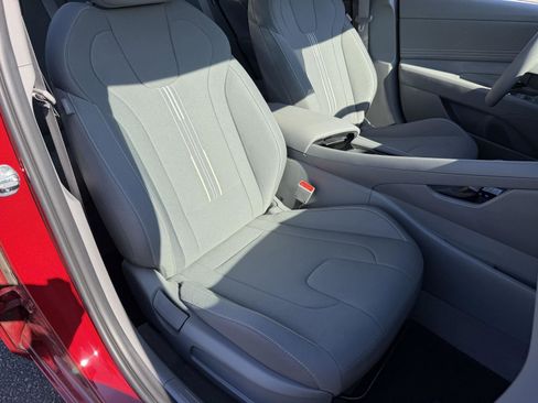 Used 2024 Hyundai Elantra SEL w/ Convenience Package FWD image 19