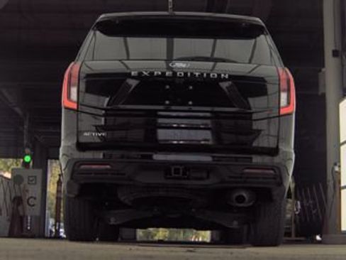 Used 2025 Ford Expedition Active AWD/4WD image 7