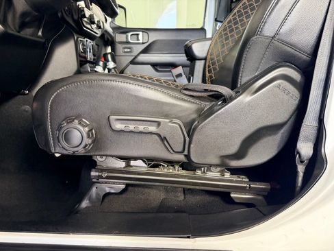 Used 2020 Jeep Wrangler Unlimited Sahara AWD/4WD image 26