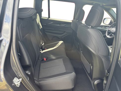 New 2025 Jeep Grand Cherokee Laredo X w/ Luxury Tech Group I image 21