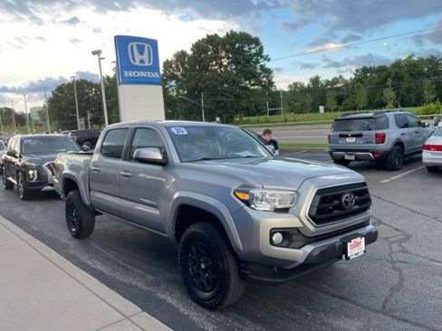Used 2020 Toyota Tacoma SR5 AWD/4WD image 4