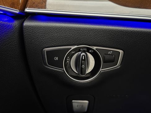 Used 2018 Mercedes-Benz E 400 4MATIC Sedan w/ Premium 1 Package image 21