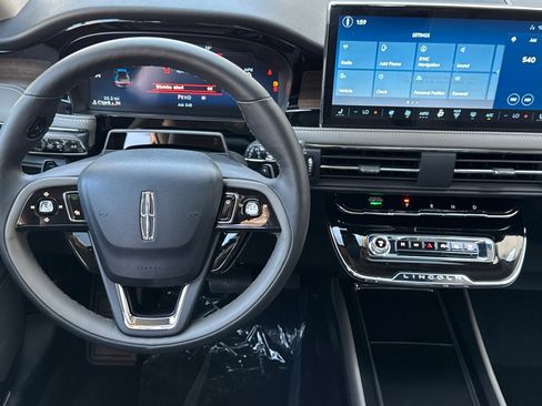 New 2025 Lincoln Corsair Reserve w/ Equipment Group 202A image 13