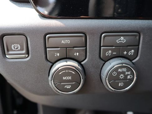 New 2026 Chevrolet Silverado 1500 RST w/ Dark Appearance Package AWD/4WD image 9