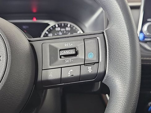 Used 2021 Nissan Rogue SV FWD image 17