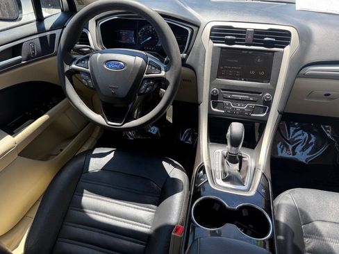 Used 2016 Ford Fusion SE FWD image 7