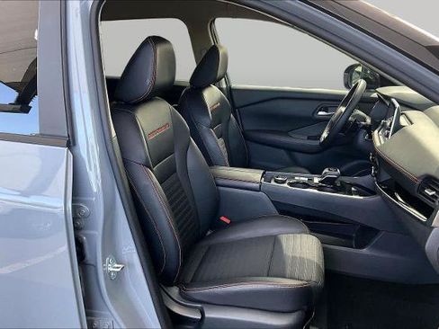Certified 2025 Nissan Rogue SV AWD/4WD image 9