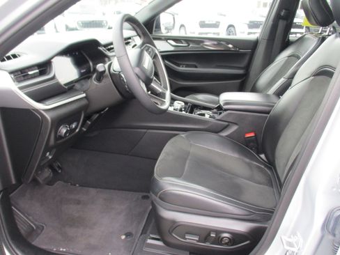 Certified 2023 Jeep Grand Cherokee Altitude image 12