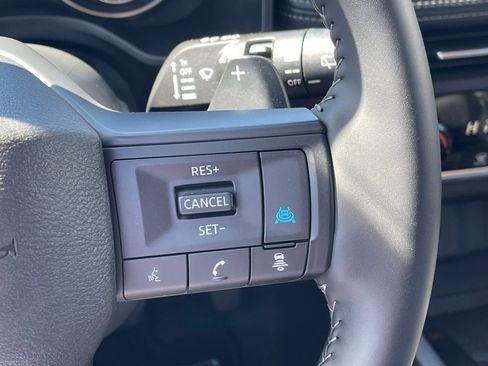 Used 2025 Nissan Rogue SV image 27