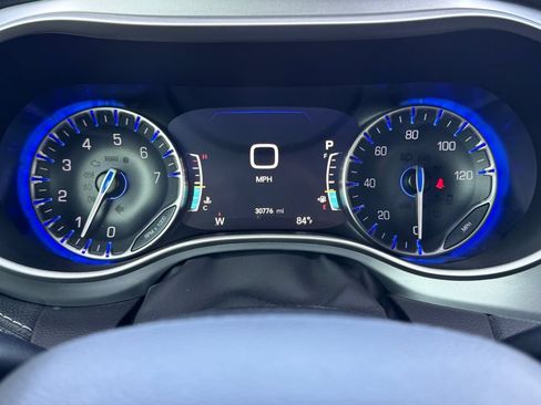 Used 2023 Chrysler Pacifica Touring-L w/ S Appearance Package AWD/4WD image 22