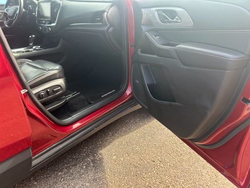 Used 2018 Chevrolet Traverse LT image 20