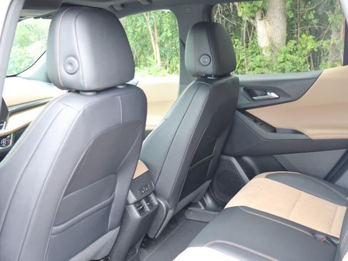 Used 2025 Chevrolet Equinox ACTIV w/ Safety and Technology Package AWD/4WD image 17