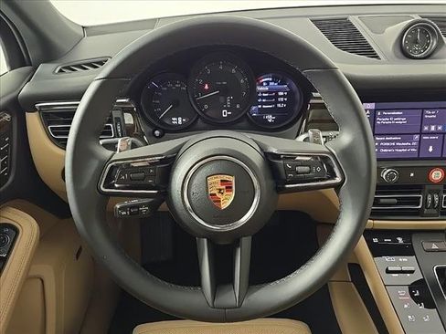 Certified 2025 Porsche Macan image 28