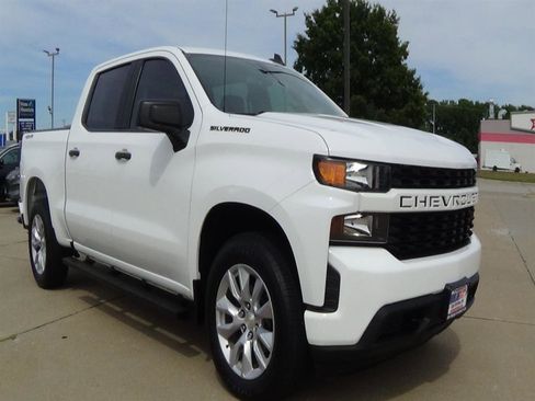 Used 2021 Chevrolet Silverado 1500 Custom w/ LPO, Dark Essentials Package image 4