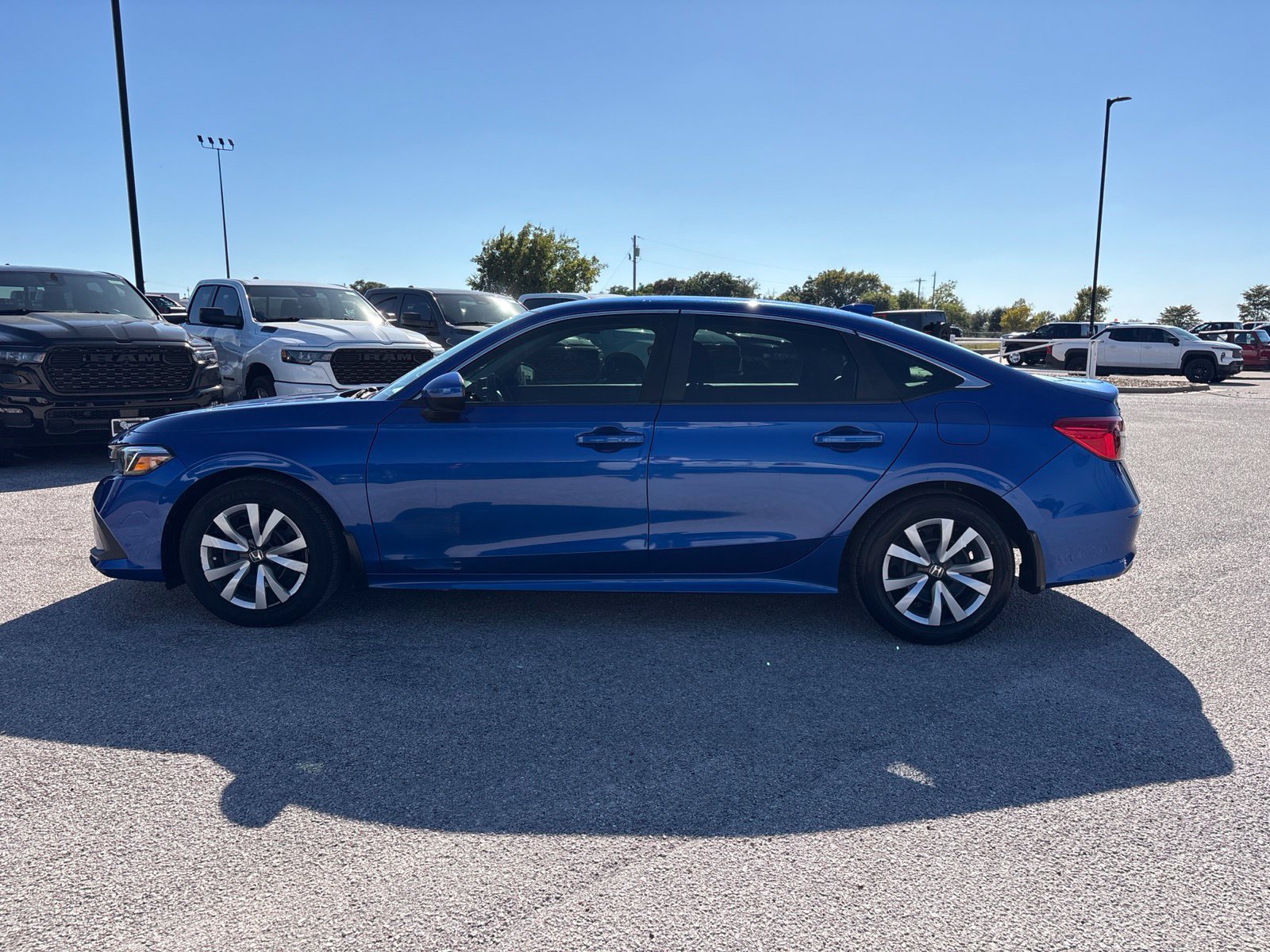Used 2022 Honda Civic LX image 2