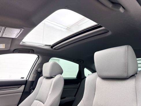 Used 2018 Honda Accord EX image 3