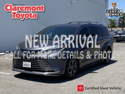 Certified 2025 Toyota Sienna Platinum