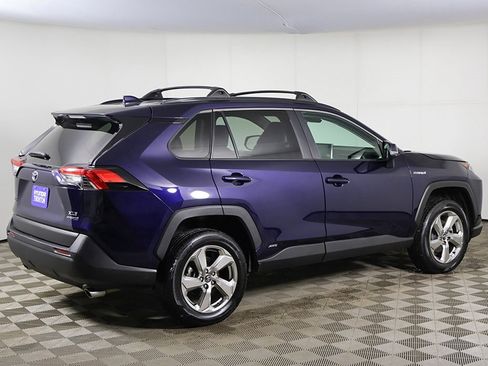Used 2021 Toyota RAV4 XLE Premium image 10