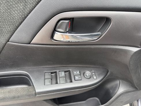 Used 2013 Honda Accord LX image 18