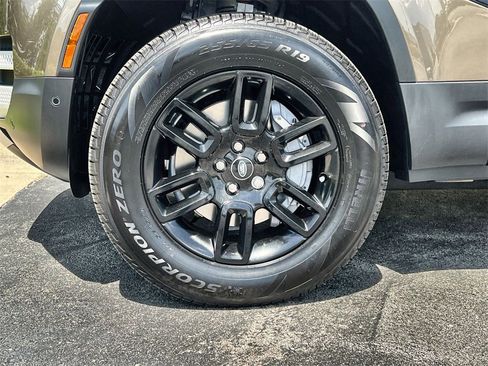 Used 2025 Land Rover Defender 110 S image 10