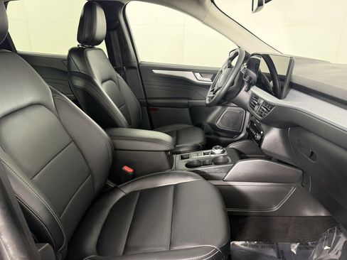 Certified 2025 Ford Escape Platinum image 10