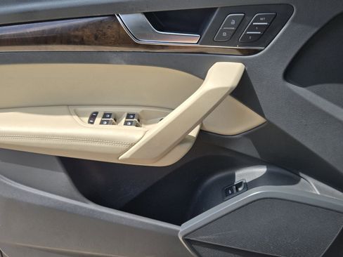 Used 2019 Audi Q5 2.0T Premium Plus AWD/4WD image 18