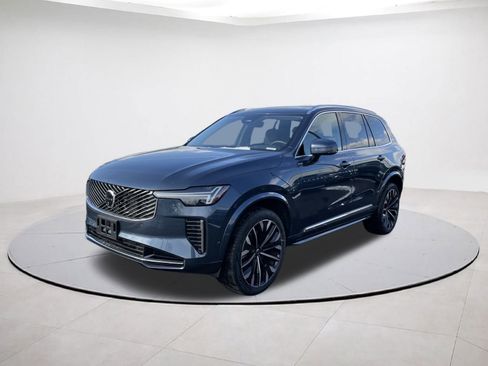 Used 2025 Volvo XC90 B6 Plus image 3