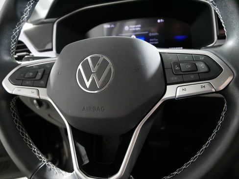 Used 2025 Volkswagen Taos SE w/ Panoramic Sunroof Package AWD/4WD image 25