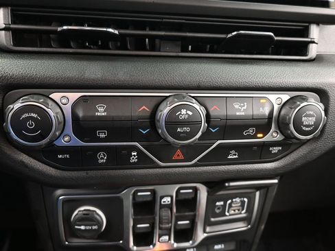 Used 2024 Jeep Gladiator Sport image 23