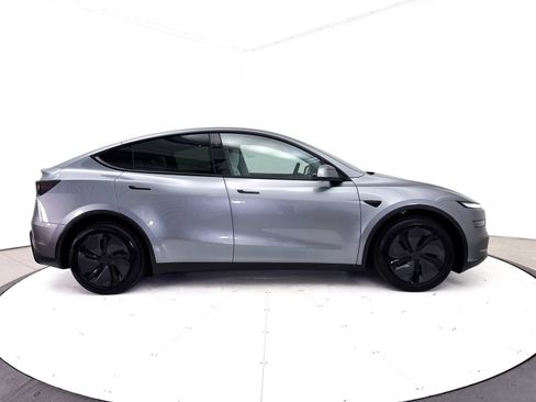 Used 2026 Tesla Model Y Long Range RWD image 41
