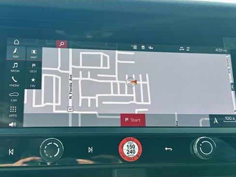 Certified 2025 Porsche Macan AWD/4WD image 32