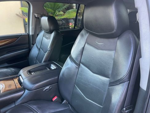 Used 2017 Cadillac Escalade ESV Premium Luxury image 12
