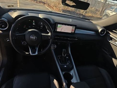 Used 2024 Alfa Romeo Tonale Veloce w/ Premium Interior Package image 7