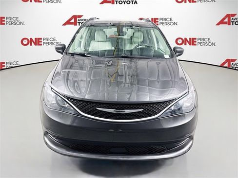 Used 2021 Chrysler Voyager Lxi image 2
