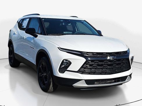 Used 2024 Chevrolet Blazer LT w/ Convenience Package FWD image 2