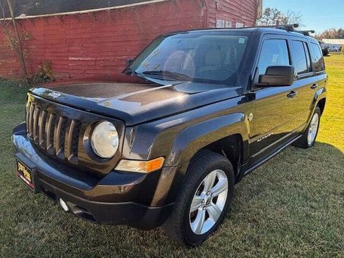 Used 2014 Jeep Patriot Latitude w/ Sun/Sound Group image 4