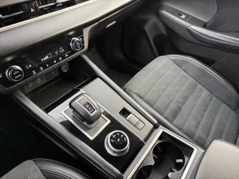 Used 2024 Mitsubishi Outlander SE image 13