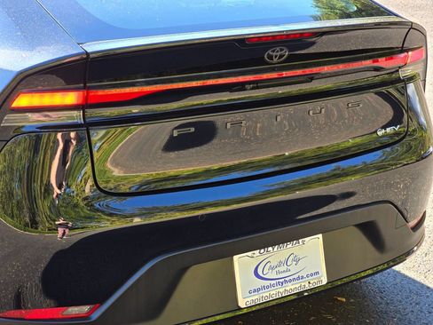 Used 2024 Toyota Prius LE image 30