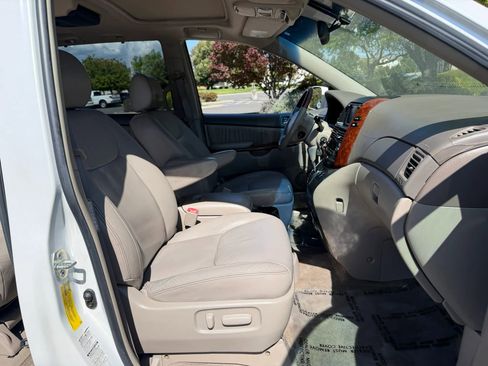 Used 2005 Toyota Sienna XLE Limited AWD/4WD image 26
