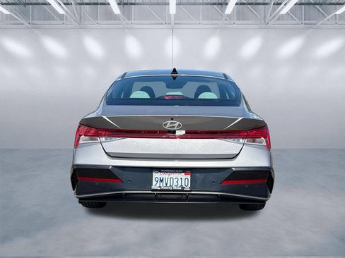 Used 2024 Hyundai Elantra Limited FWD image 5