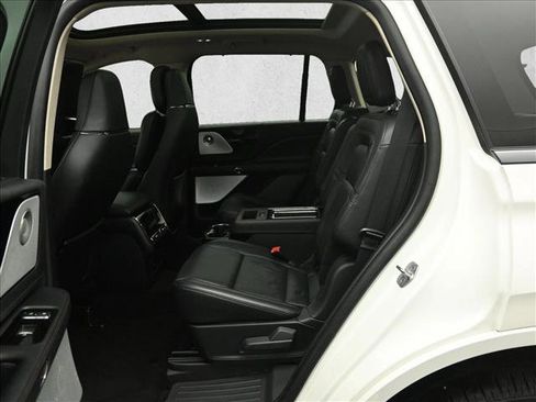 Used 2022 Lincoln Aviator Reserve w/ Equipment Group 201A image 21