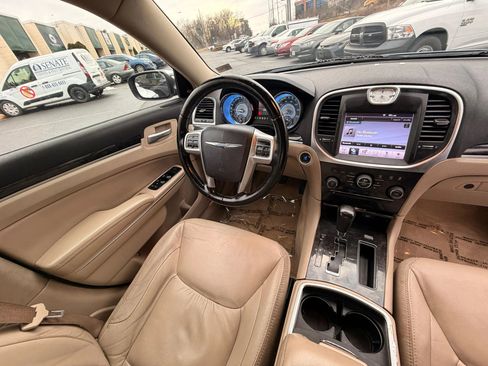 Used 2011 Chrysler 300 Limited image 15